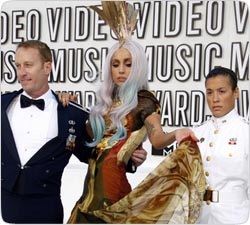 Lady Gaga нaняла охотников за привидениями